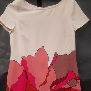 Short sleeve shift dress, flower detail at bottom